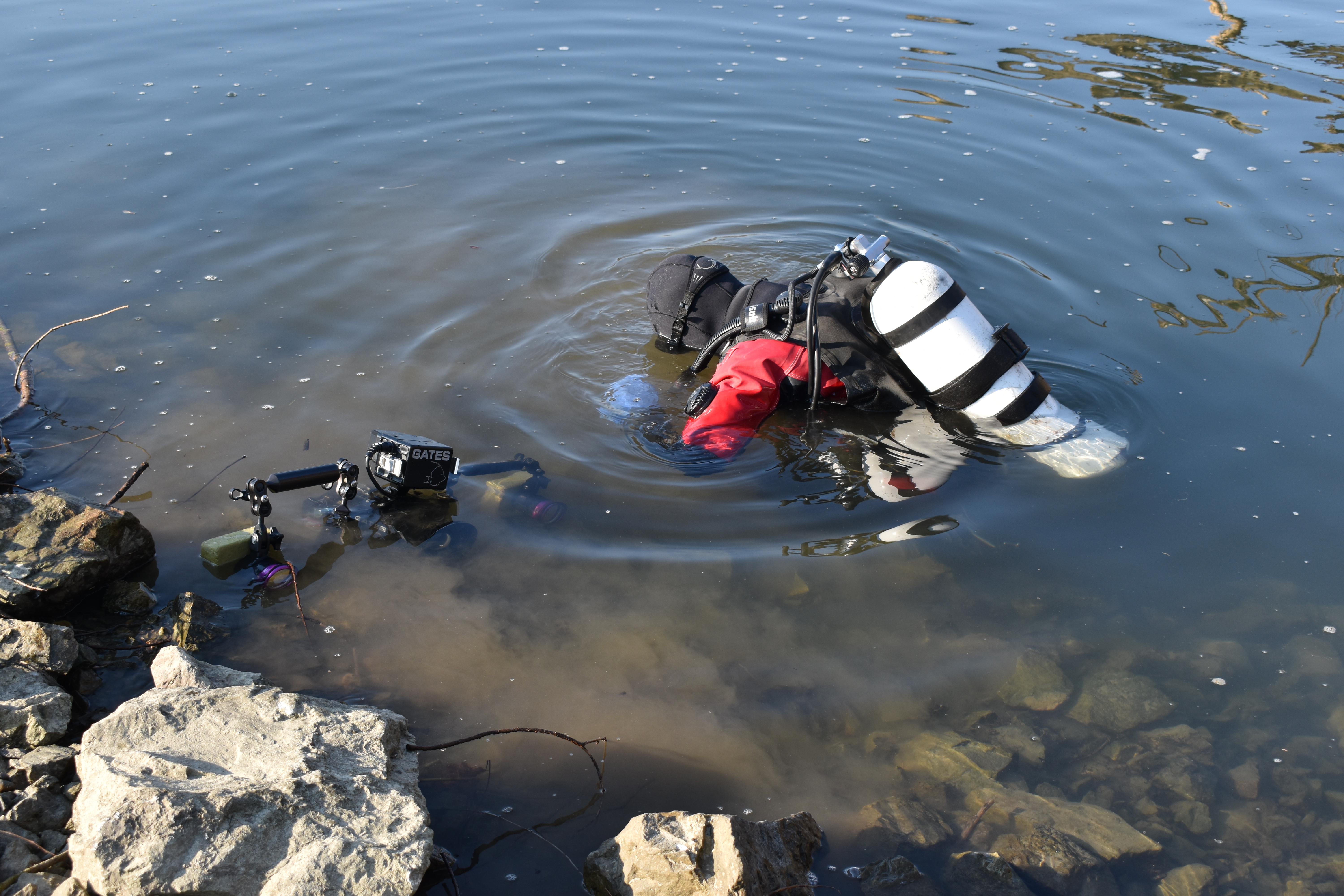 Preparing for the first dive in Mura River (Horvat, 2020)